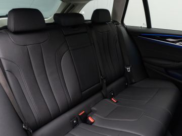 Fahrzeugabbildung BMW 520d xDr Tour AHK HUD HIFI ACC Komfortzug.