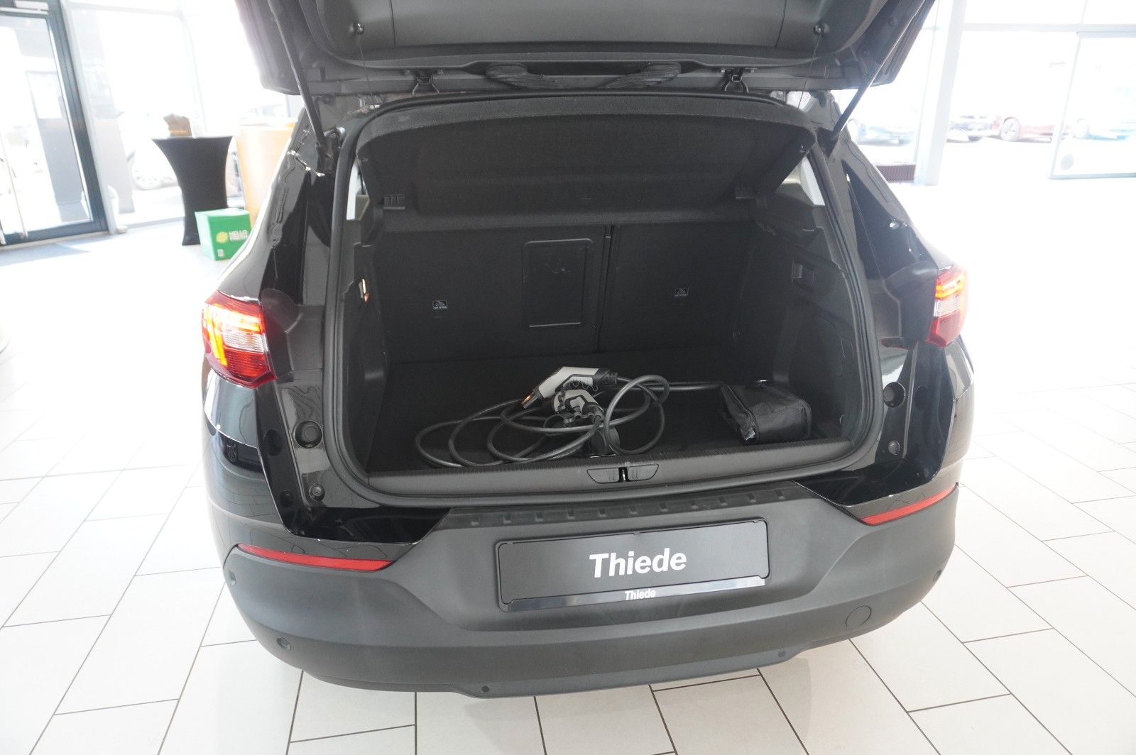 Fahrzeugabbildung Opel Grandland (X) 1.6T HYBRID NAVI/KAMERA/SH/SPORT