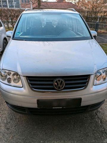 Volkswagen VW Touran.