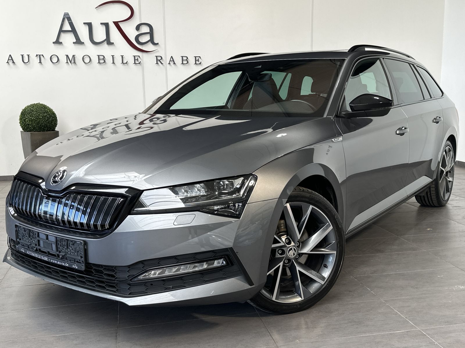 Fahrzeugabbildung SKODA Superb Sportline iV NAV+LED+AHK+PANO+CANTON+19ZO