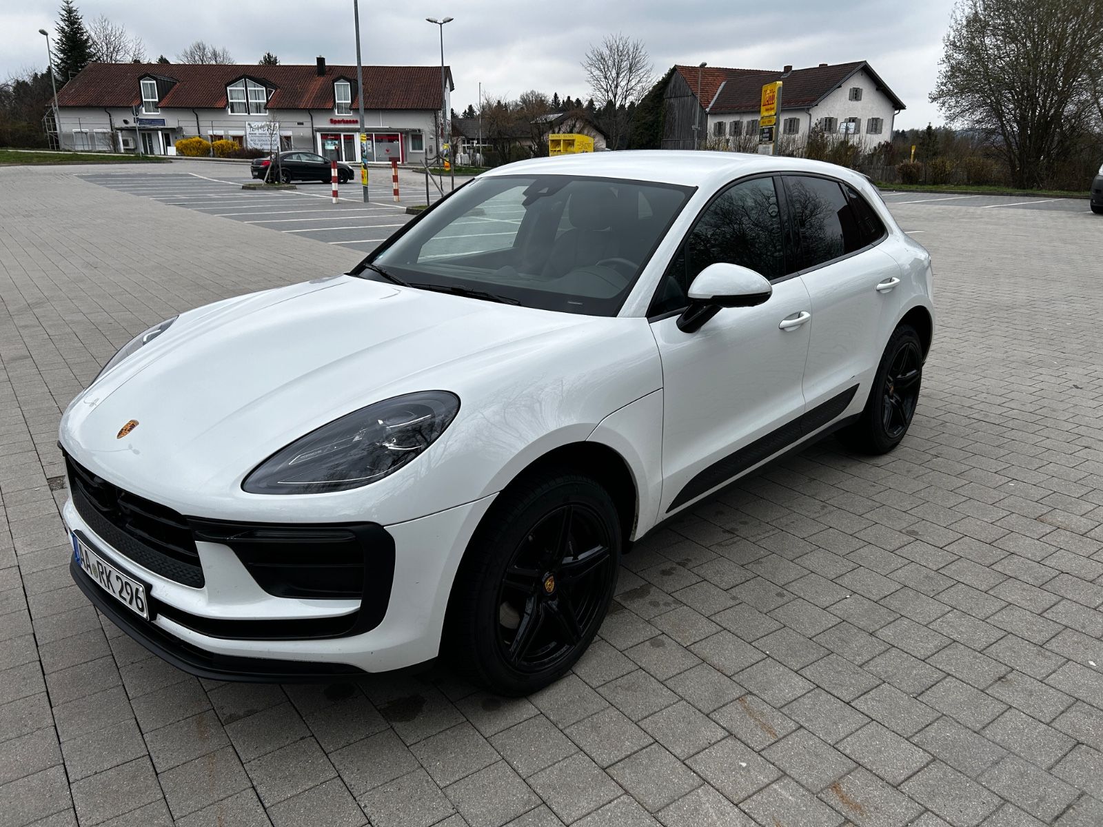 PORSCHE Macan mit AHK und Sport Chrono