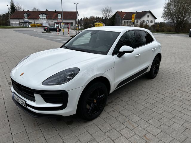 PORSCHE Macan mit AHK und Sport Chrono