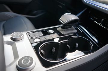 Fahrzeugabbildung Volkswagen Touareg R-Line 4Motion Black Style NETTO EXPORT