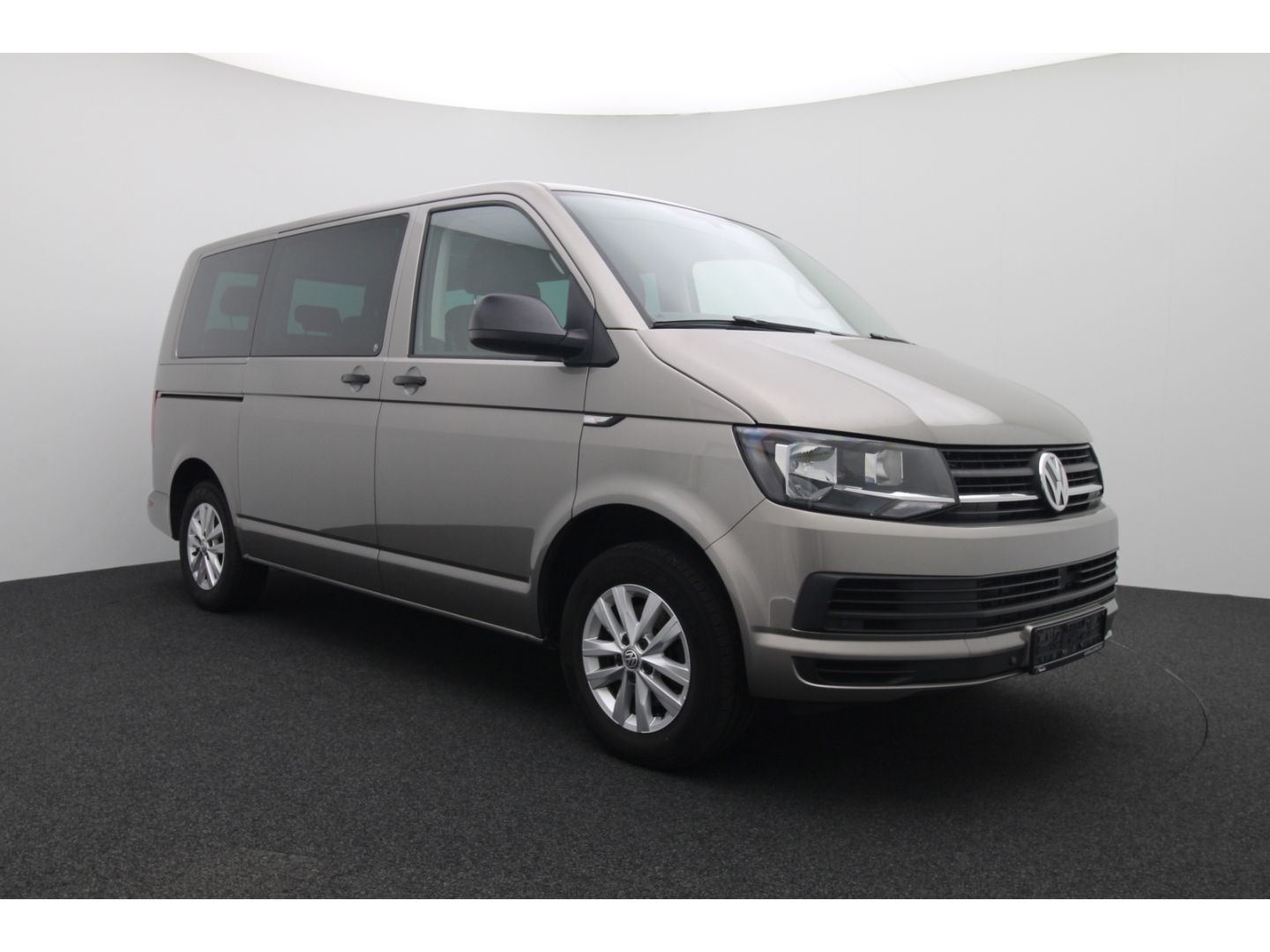 Fahrzeugabbildung Volkswagen T6.1 Multivan Trendline Pano Elektr. Schiebetür