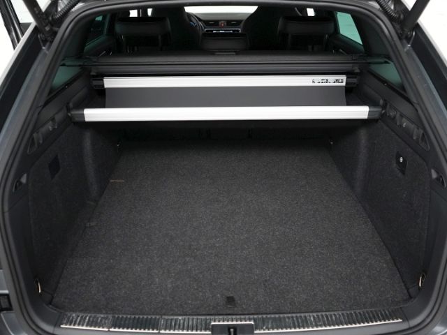 Superb COMBI SPORTLINE iV DSG+AHK+NAVI+LED+RÜCKF