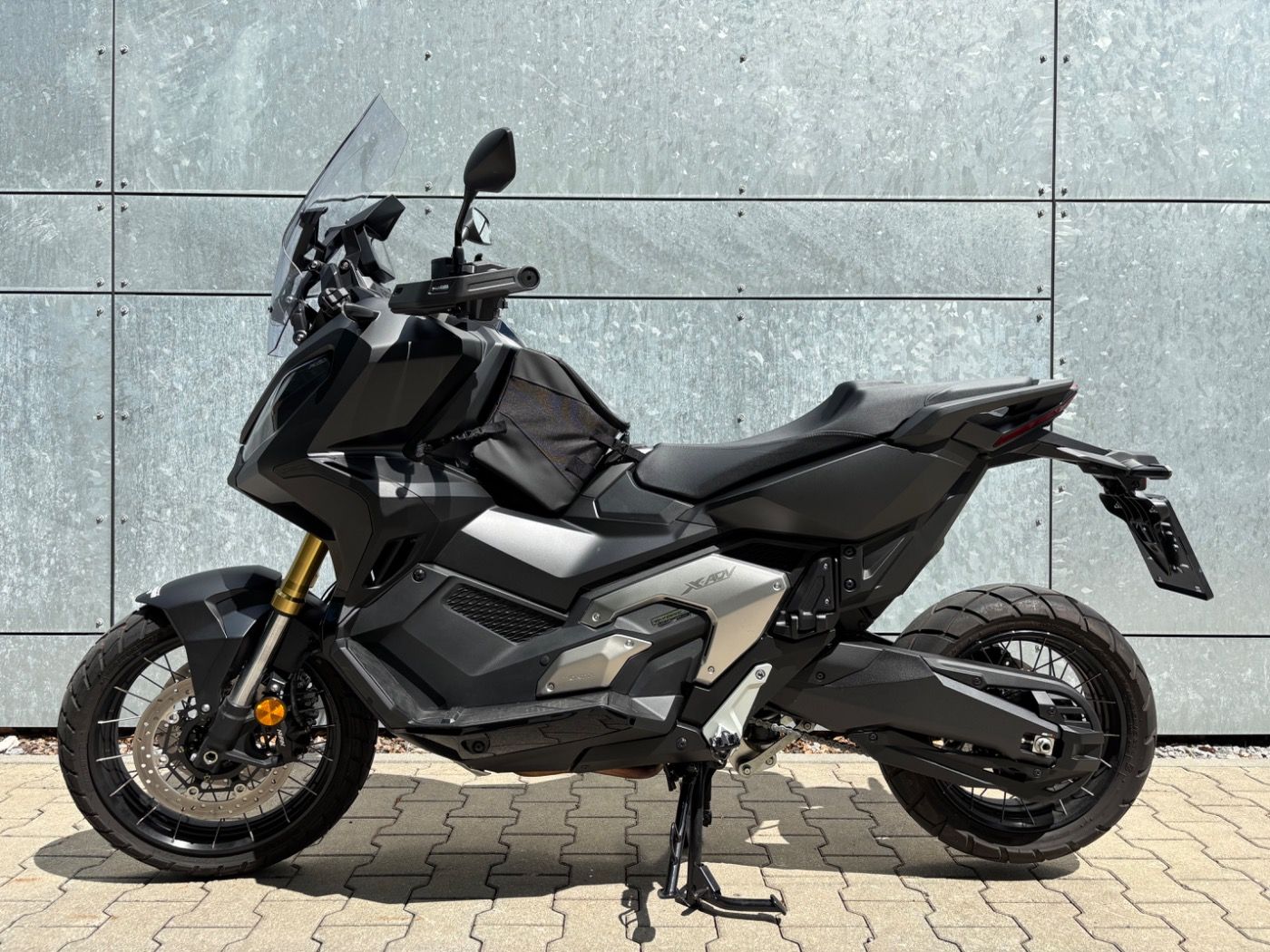 Fahrzeugabbildung Honda ADV 750 - X-ADV Griffheizung Akrapovic