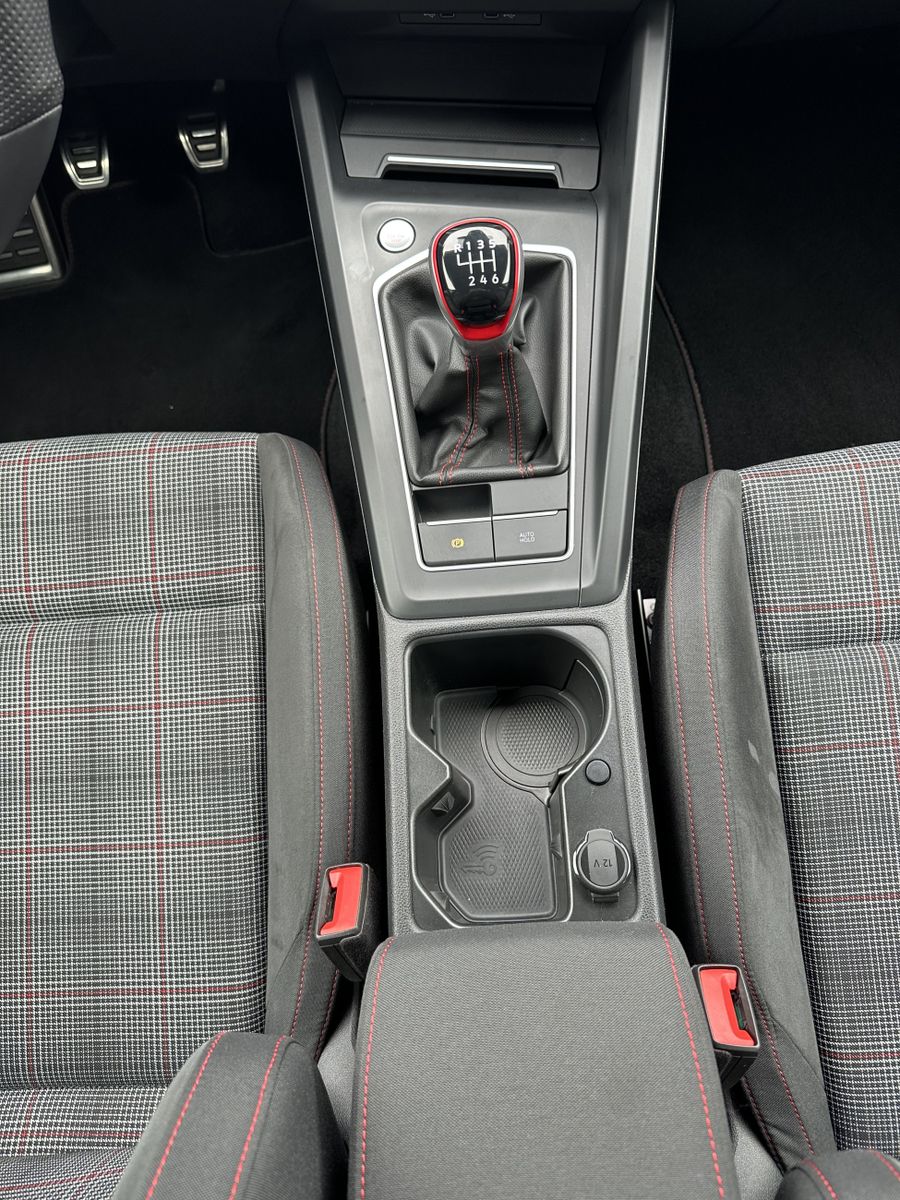 Fahrzeugabbildung Volkswagen Golf VIII GTI NAV+IQ-LIGHT+AHK+DCC+19ZO+H&K+1HD