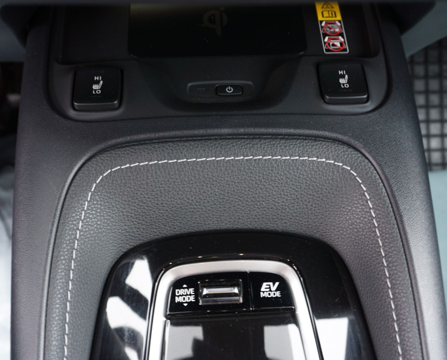 Fahrzeugabbildung Toyota Corolla Hybrid Lounge, Navi, LED, Kamera,Head Up