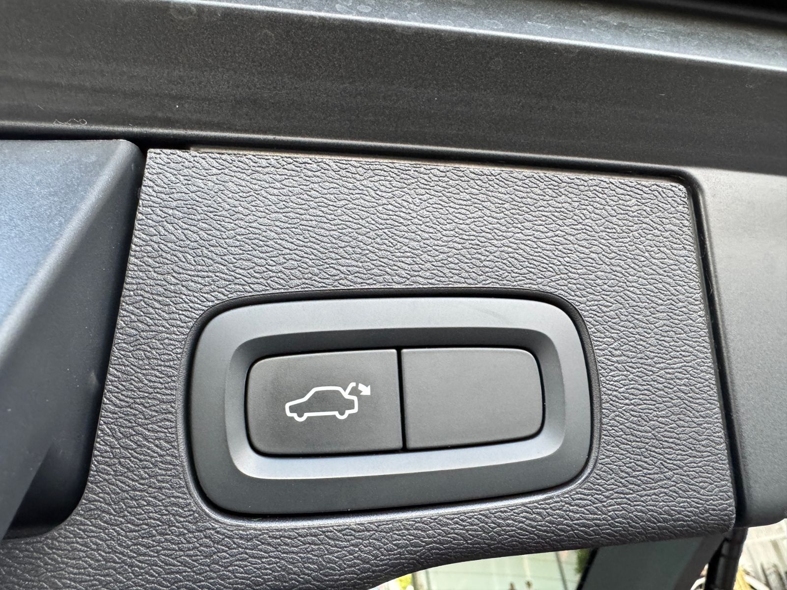 Fahrzeugabbildung Volvo XC60 Momentum Pro 2WD LED NAV DAB RFK SHZ ALU