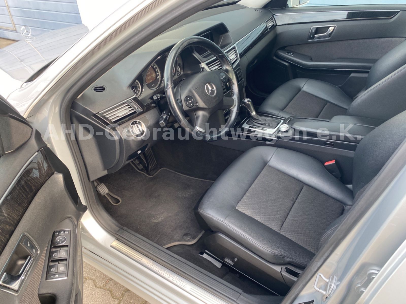 Fahrzeugabbildung Mercedes-Benz E 220 CDI BlueEfficiency  Avantgarde