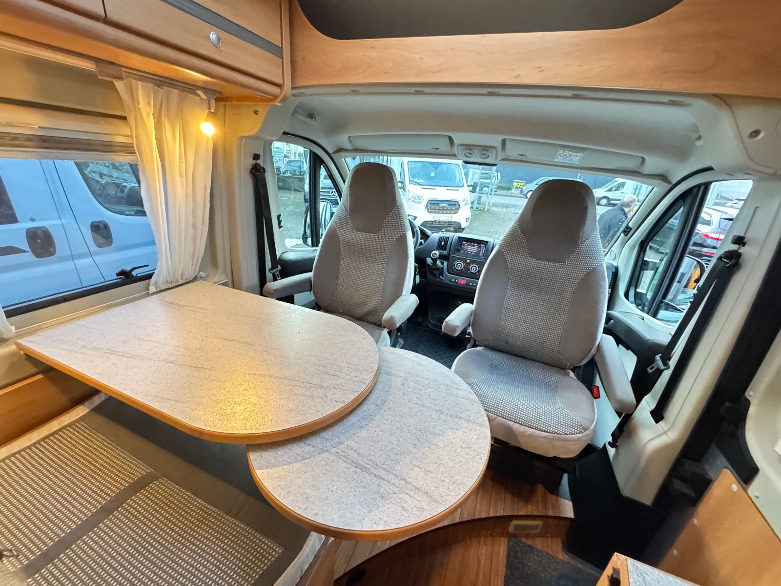 Fahrzeugabbildung Pössl 600 2WIN R PLUS CITROEN RAUMBAD VOLL SCHECKHEFT