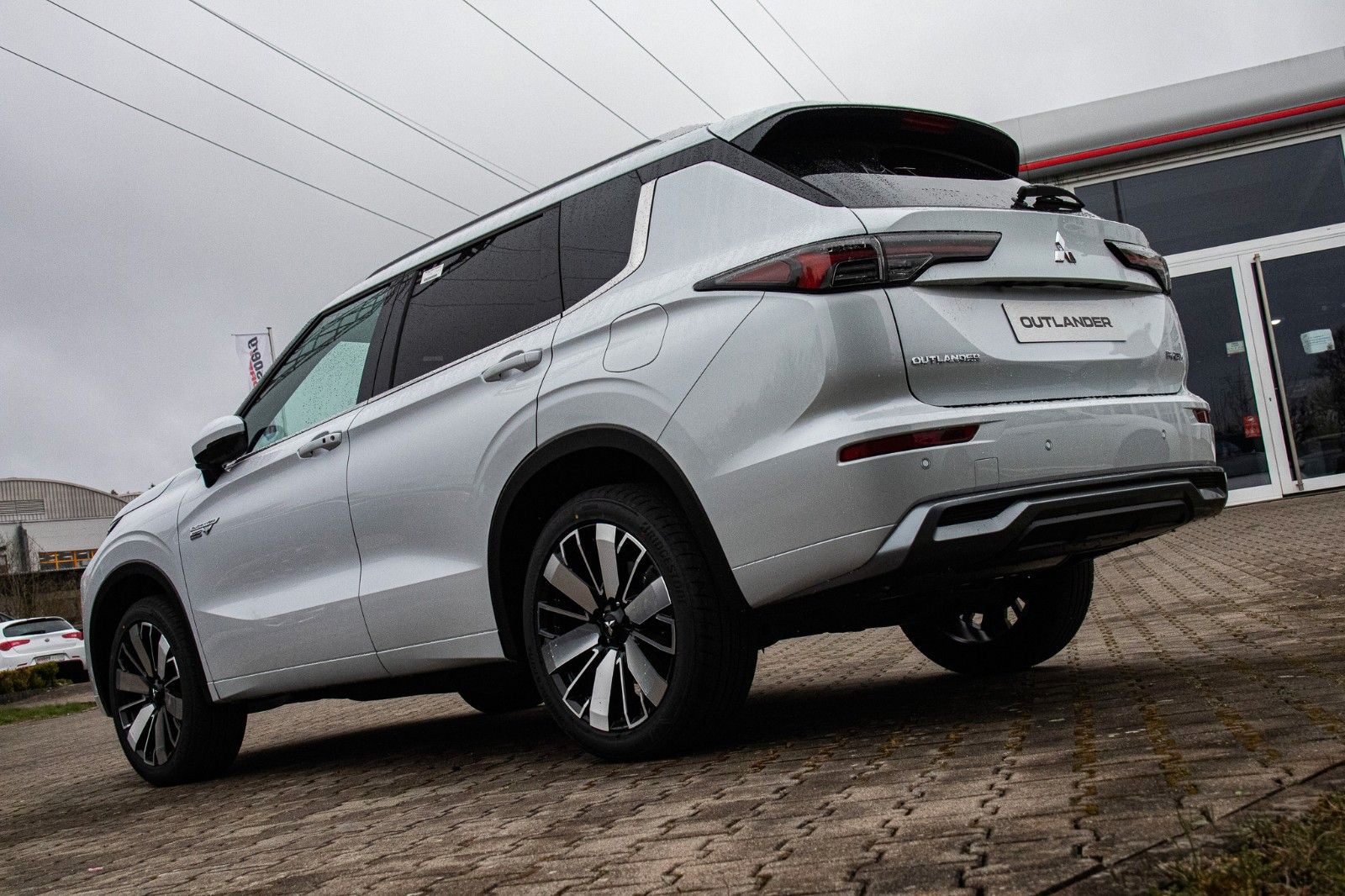Fahrzeugabbildung Mitsubishi Outlander MY25  2.4 PHEV Top 4WD Leder Glasdach