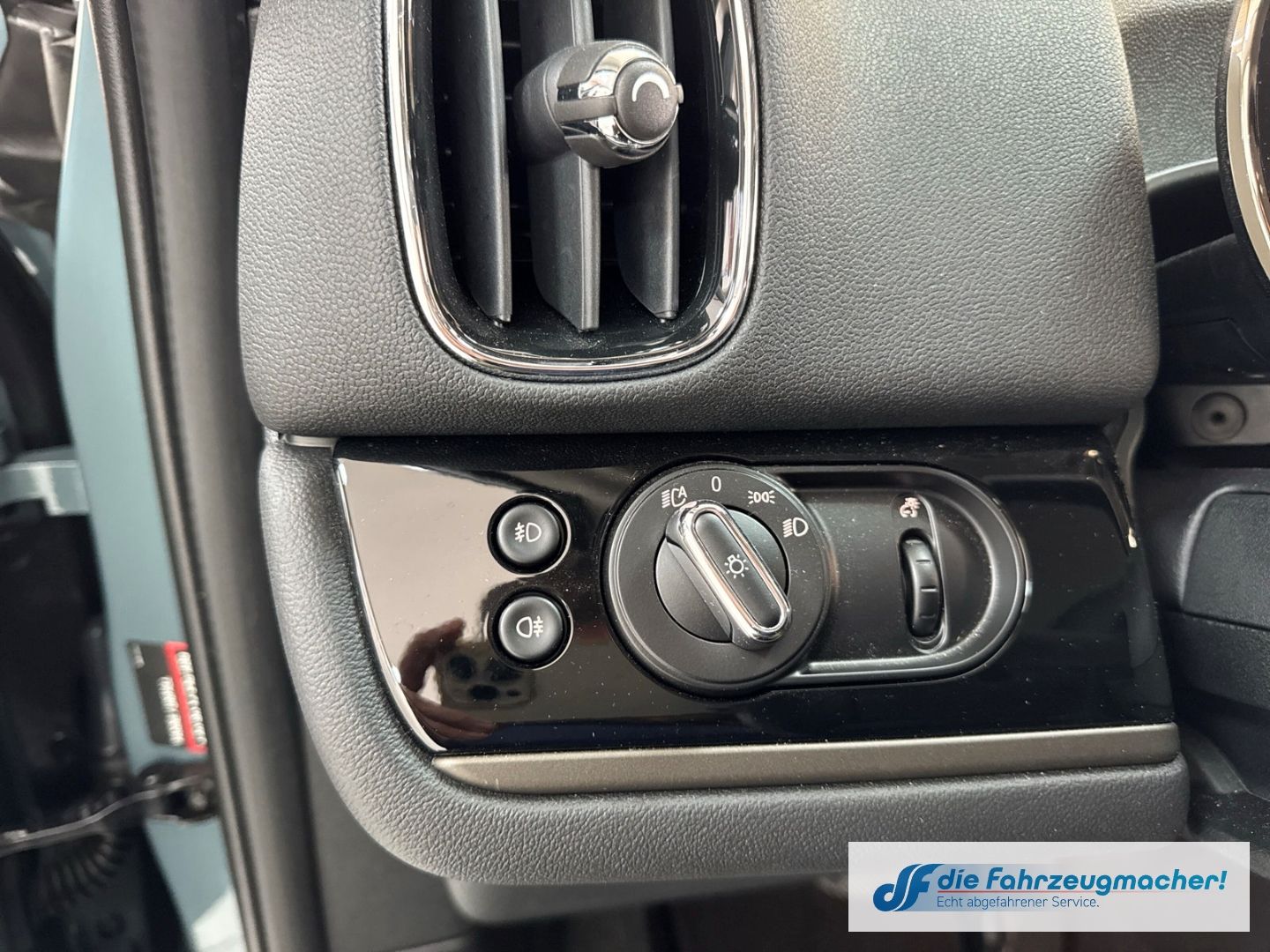 Fahrzeugabbildung MINI Cooper Countryman One Classic Trim Navi LED Blen