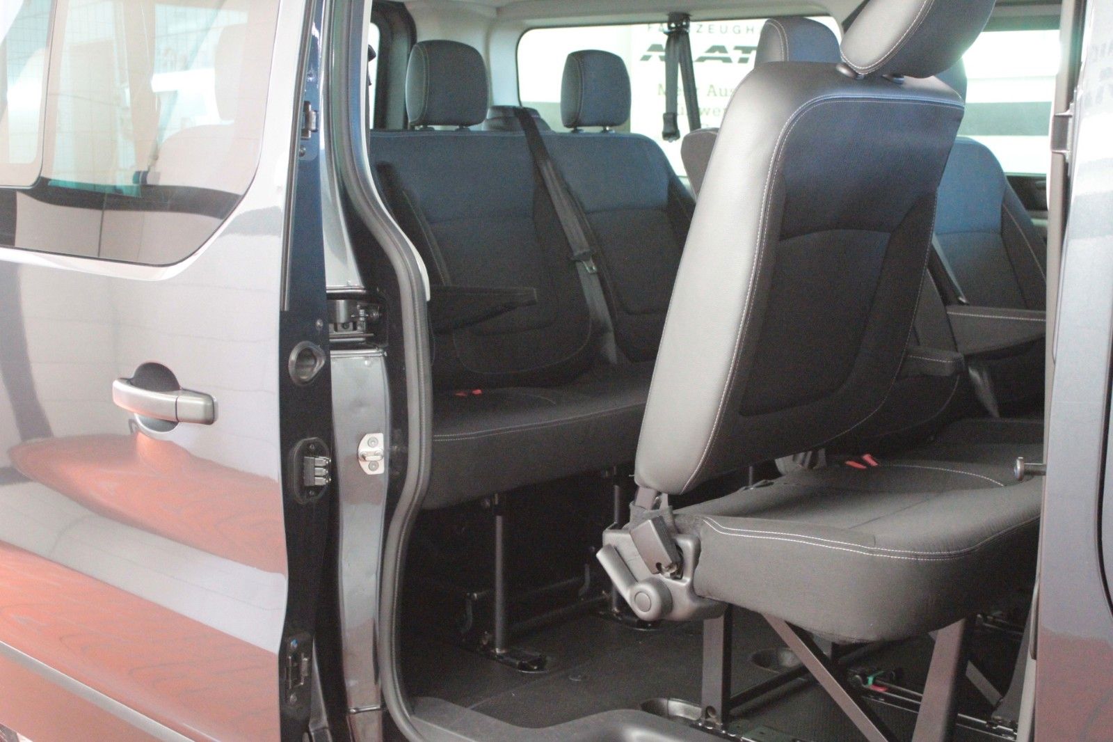 Fahrzeugabbildung Renault Trafic Grand L2H1 Blue DCI EDC Automatik