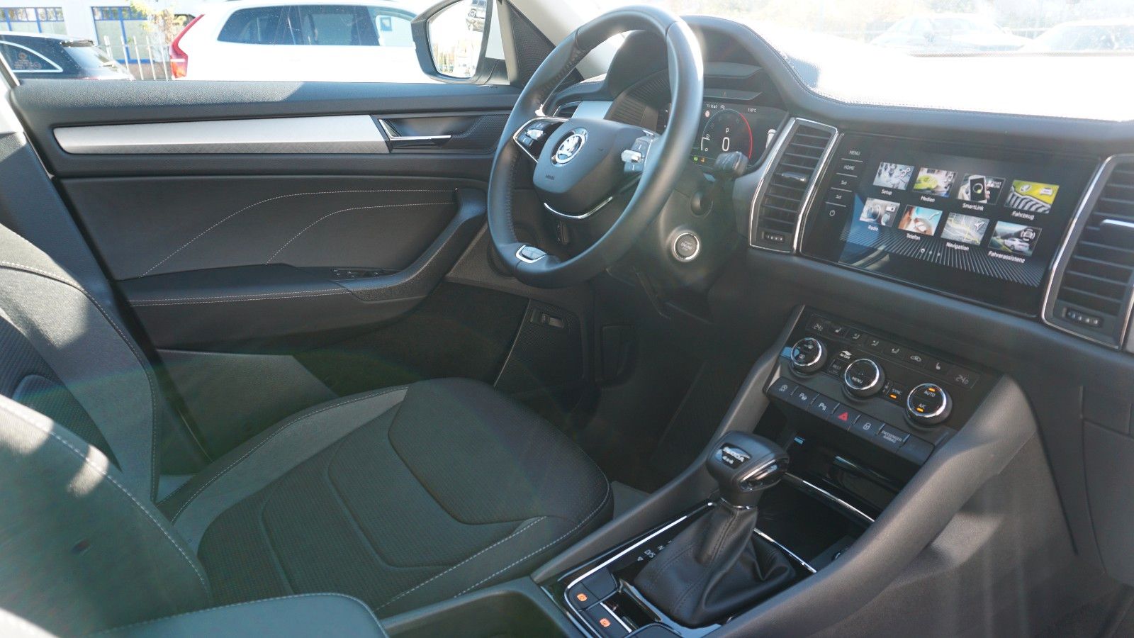 Fahrzeugabbildung SKODA Kodiaq Tour 4x4, LED,Navi,Kamera,SH,DAB,AHK