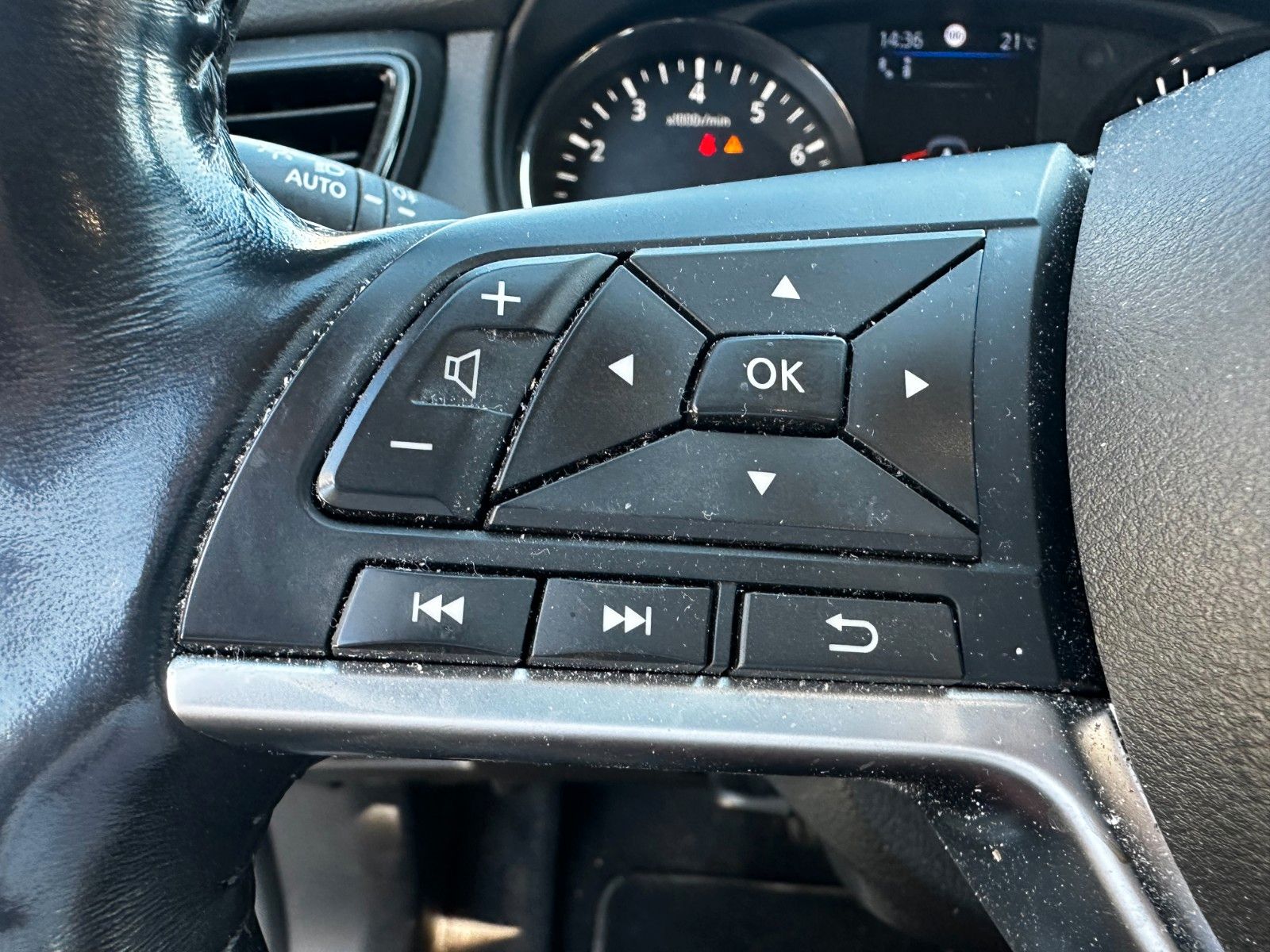 Fahrzeugabbildung Nissan X-Trail Tekna 1. Hand, TOP, Leder, HU, DS neu