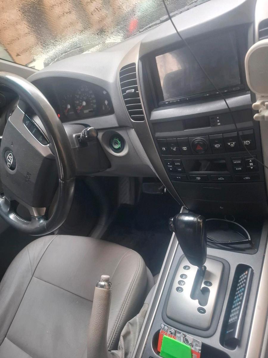 Kia Sorento 2006 — interior