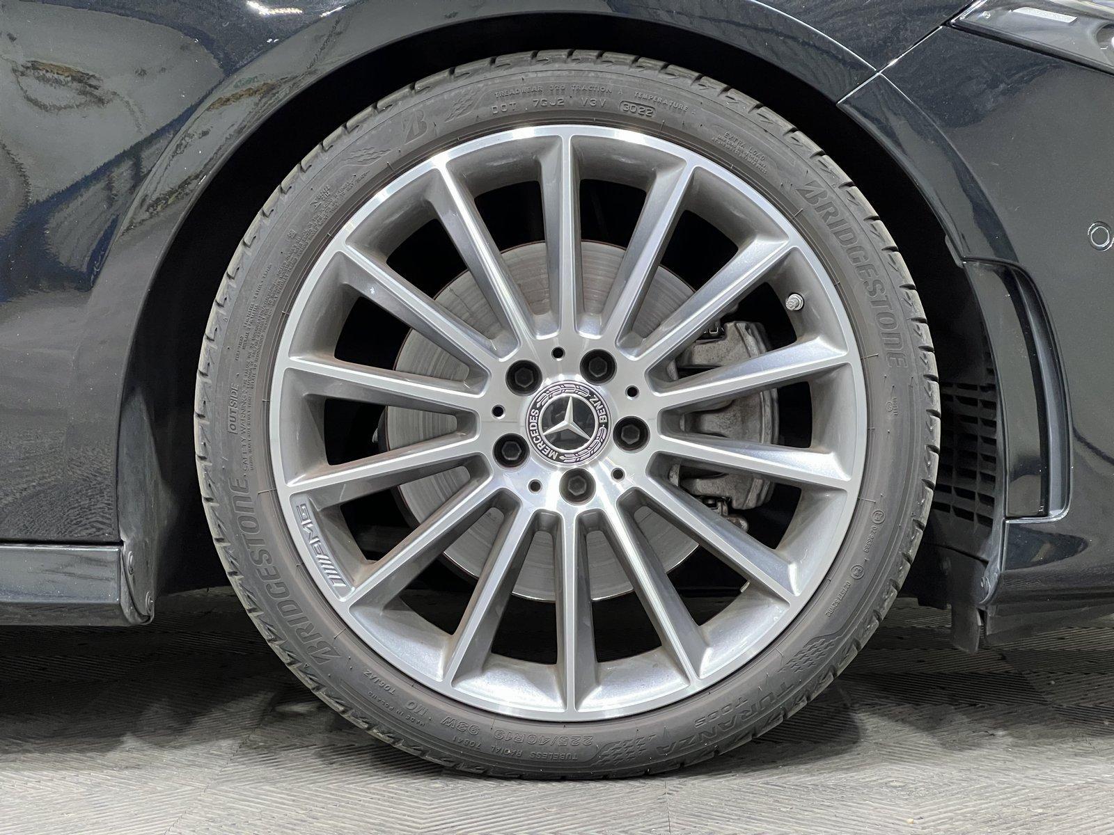 Mercedes-Benz A 250 AMG Line Night+Pano+LED+Kamera+Sound+19"
