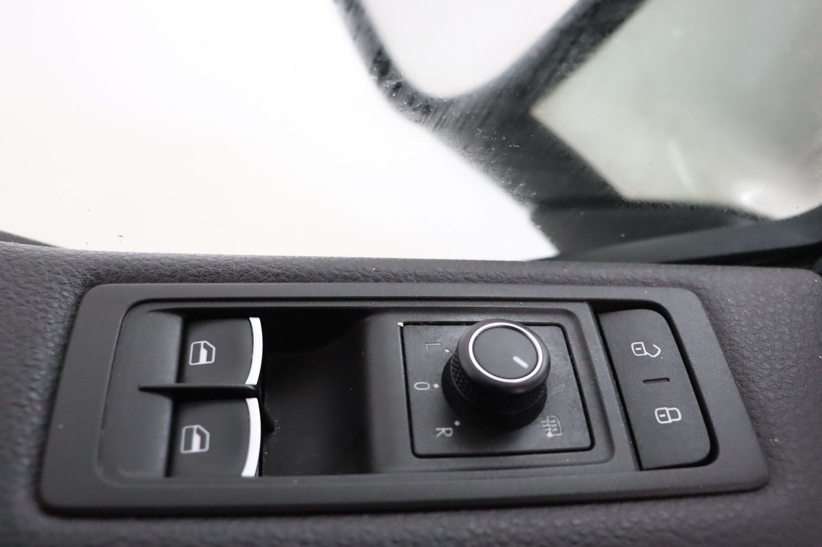 Fahrzeugabbildung Volkswagen T6 Multivan * Standhzg. * LED * AHK