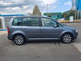 Volkswagen Auto ist in einem guten Zustand - Volkswagen T1 mit Benzin-Antrieb