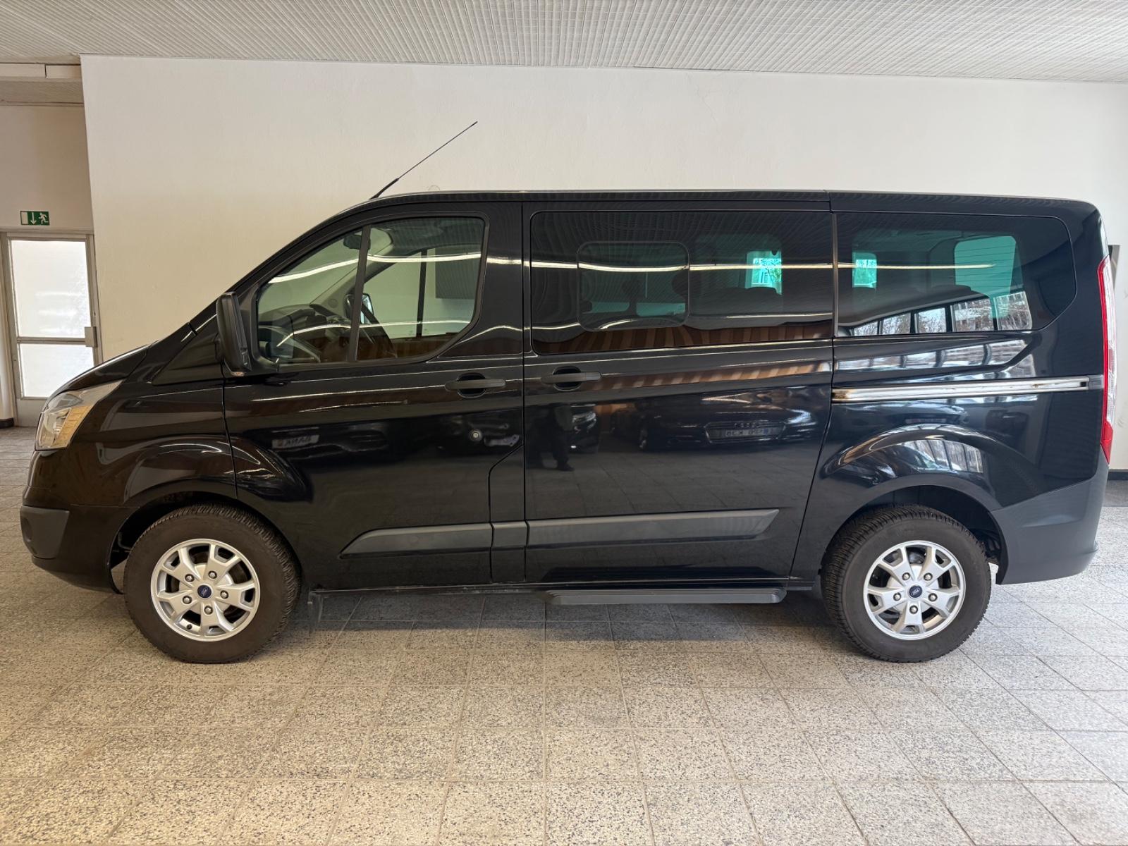Ford Tourneo 300 L1 Tourneo Titanium