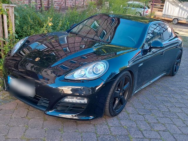 Porsche panamera Platinum Black Edition