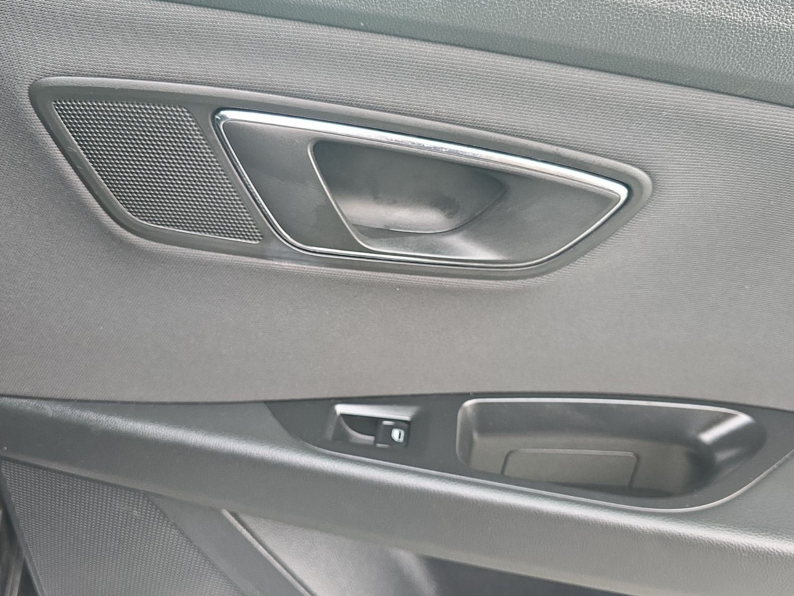 Fahrzeugabbildung SEAT Leon Style Diesel DSG-AUTOMATIK Temp PDC Klima