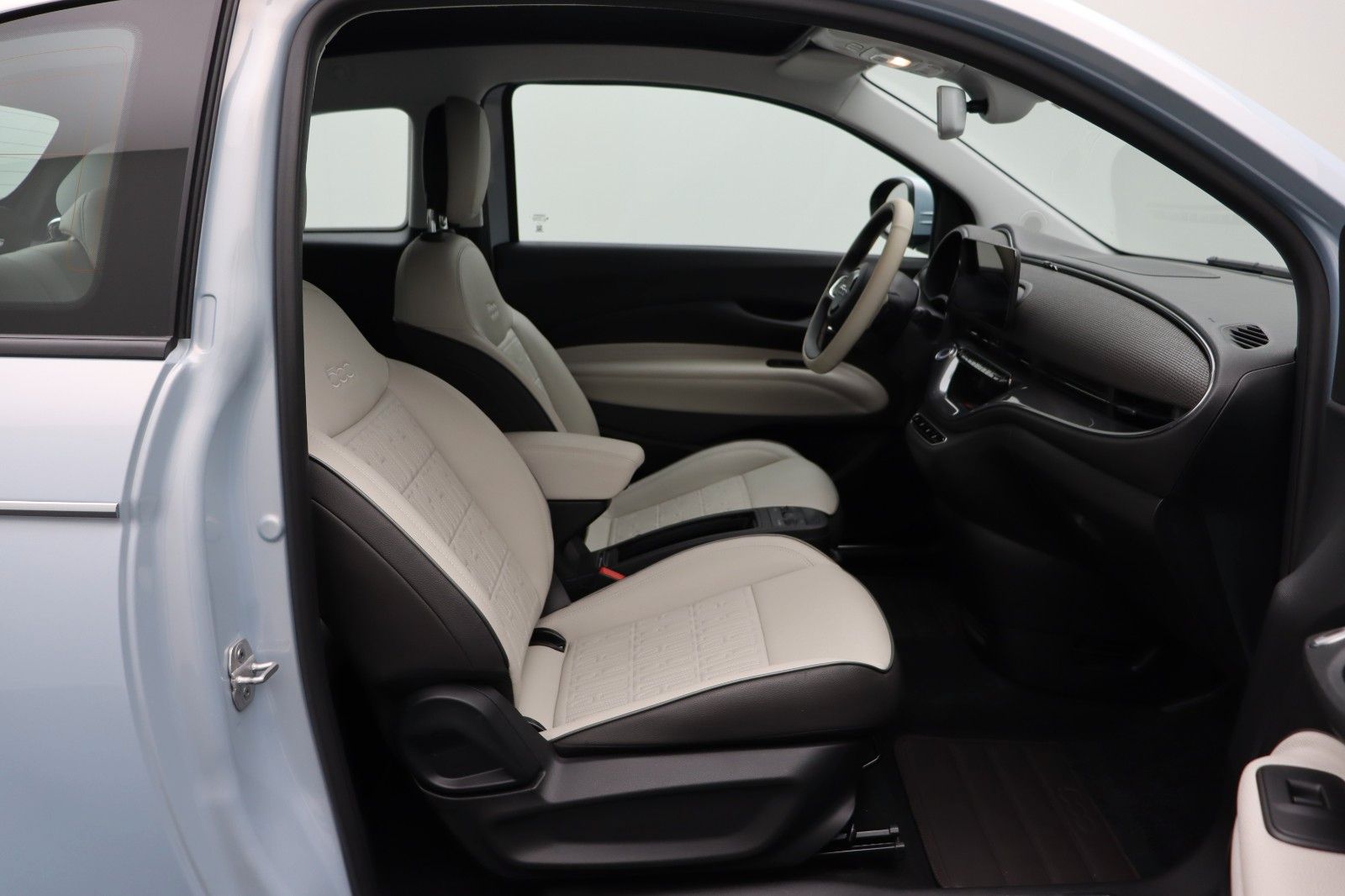 Fahrzeugabbildung Fiat 500e La Prima