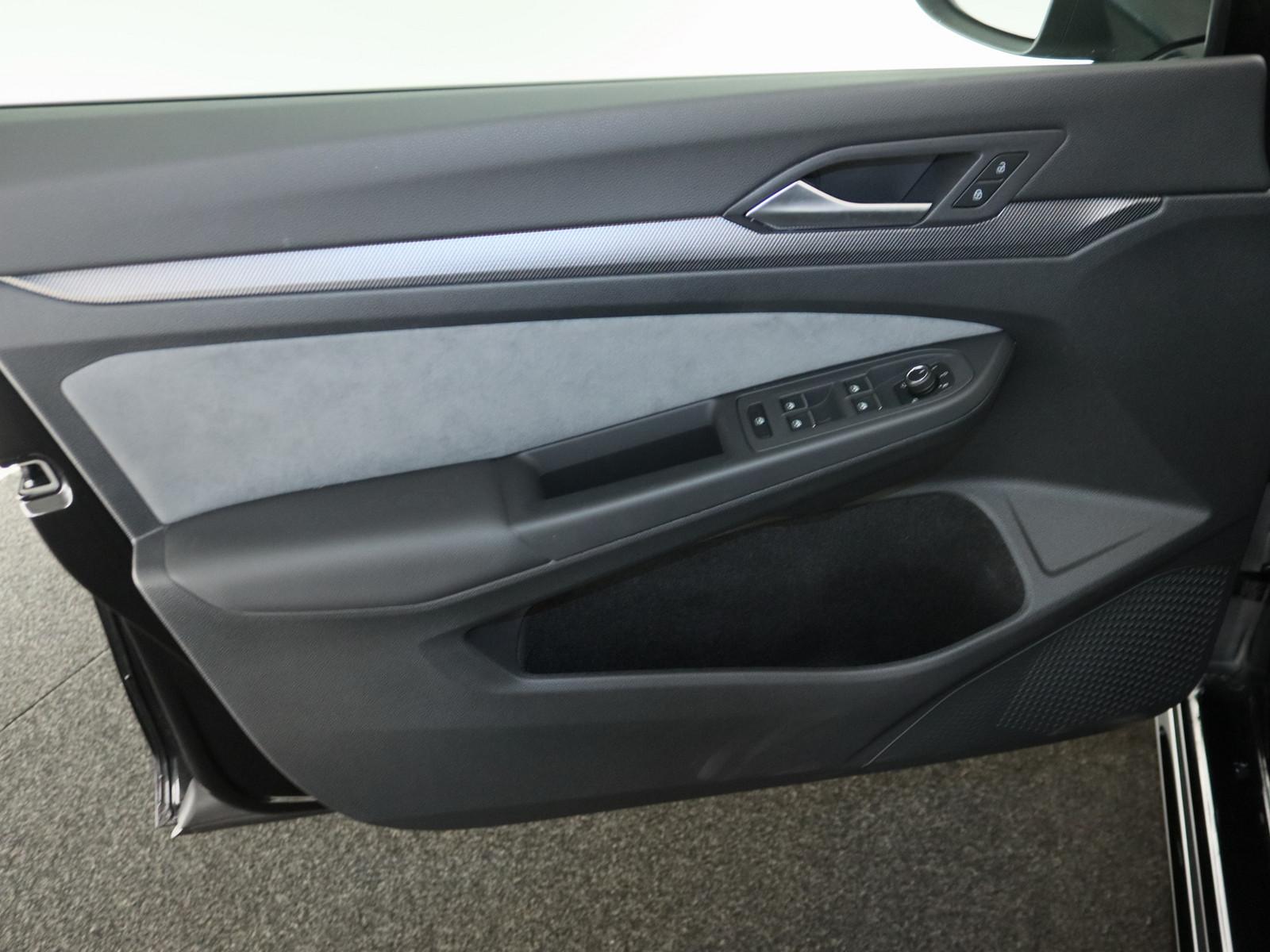 Volkswagen Golf VIII R 4Motion MATRIX-LED PANO HUD ACC NAVI, миниатюра 12