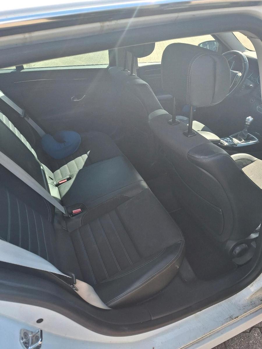 Renault Laguna 2012 — photo 8