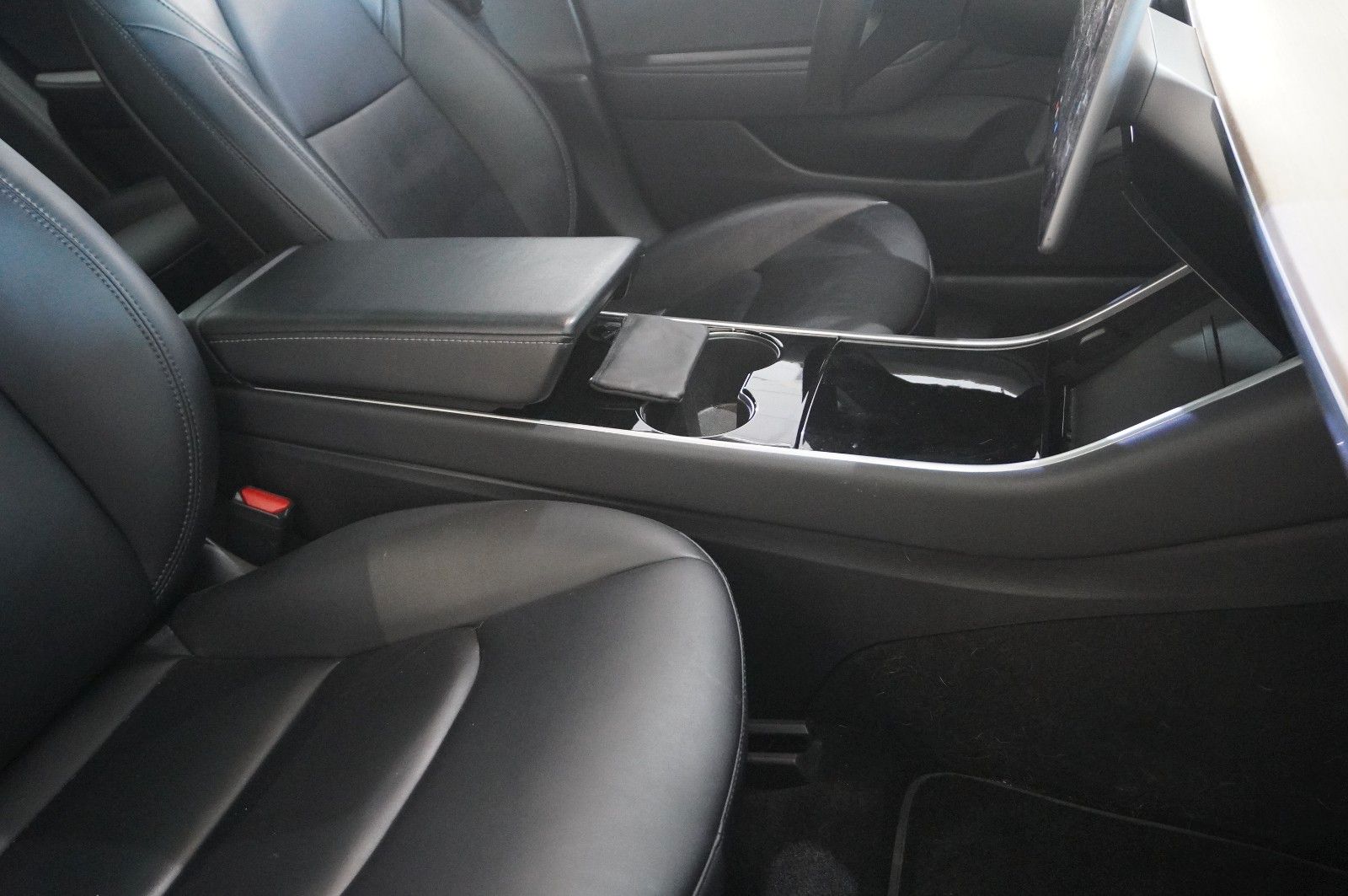 Fahrzeugabbildung Tesla Model 3 Standard Range Plus NAVI/KAMERA/SH/PANO