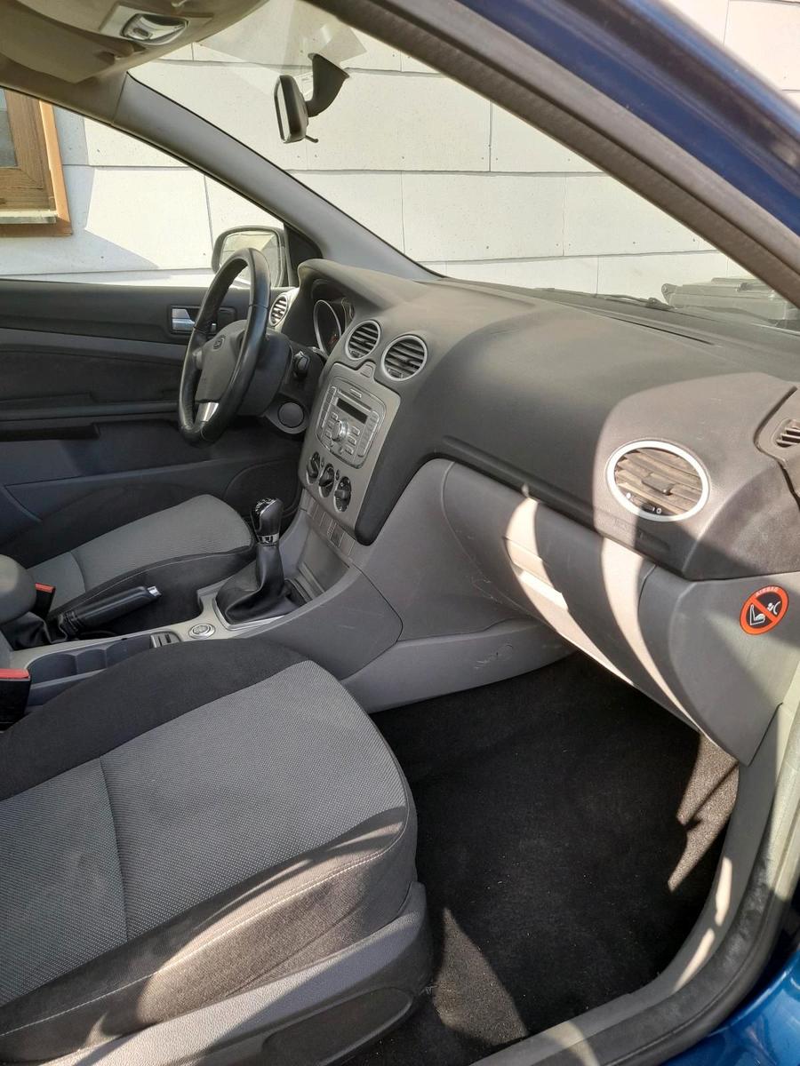 Ford Focus 2009 — photo 12