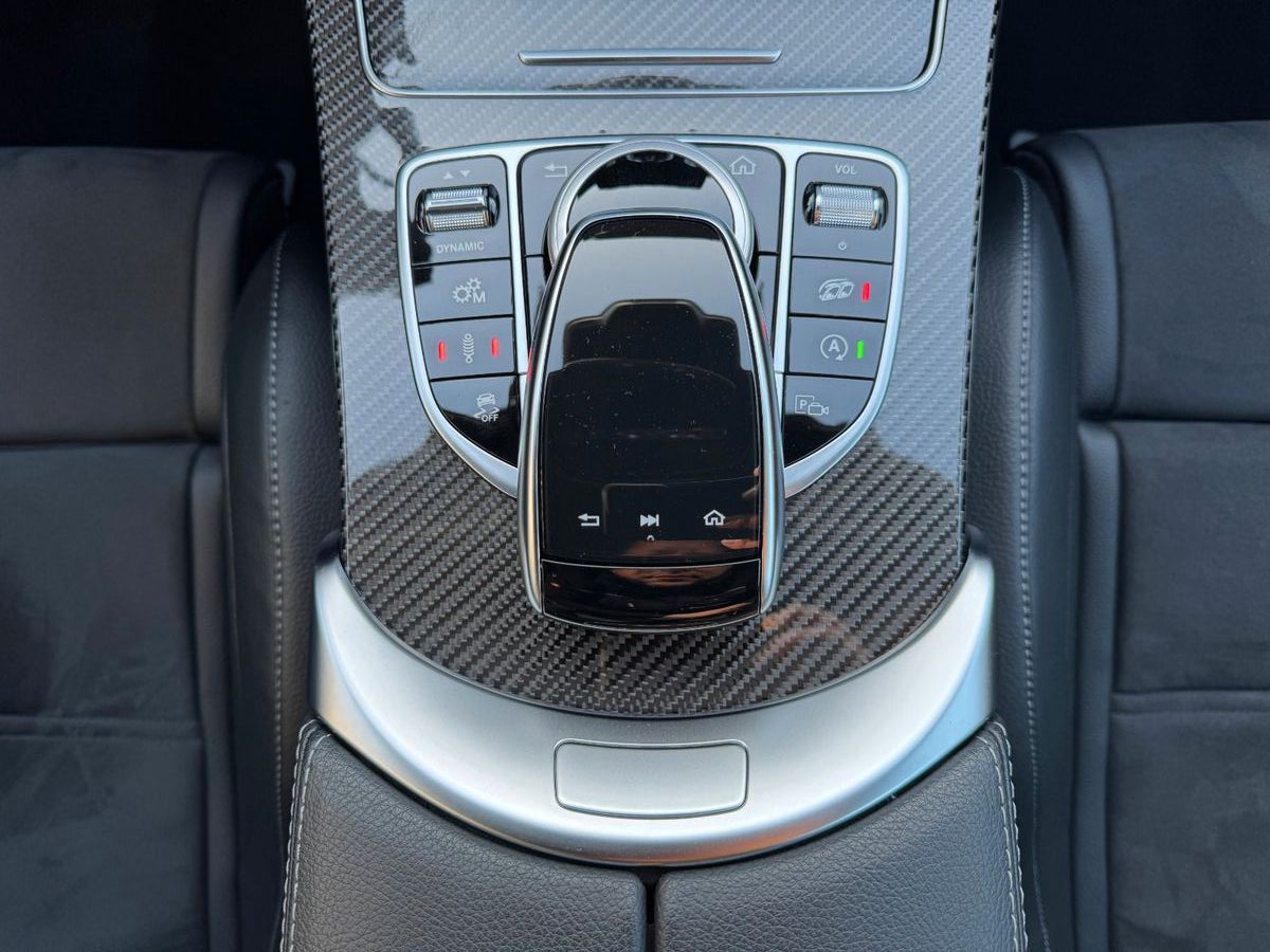 Fahrzeugabbildung Mercedes-Benz C 63 AMG Coupe+AeroP+Pano+Distr+Sportsitze