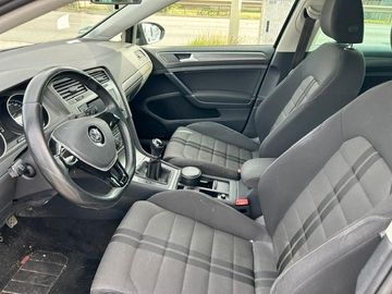 Volkswagen Golf - 3