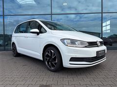Fahrzeugabbildung Volkswagen Touran 1.5 TSI 7-Sitzer Einparkh. Tempomat 17"