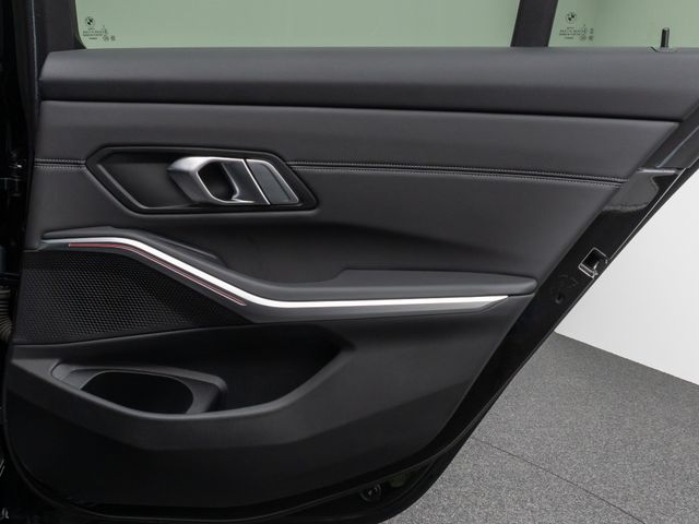 Foto Nummer 32: BMW 330i