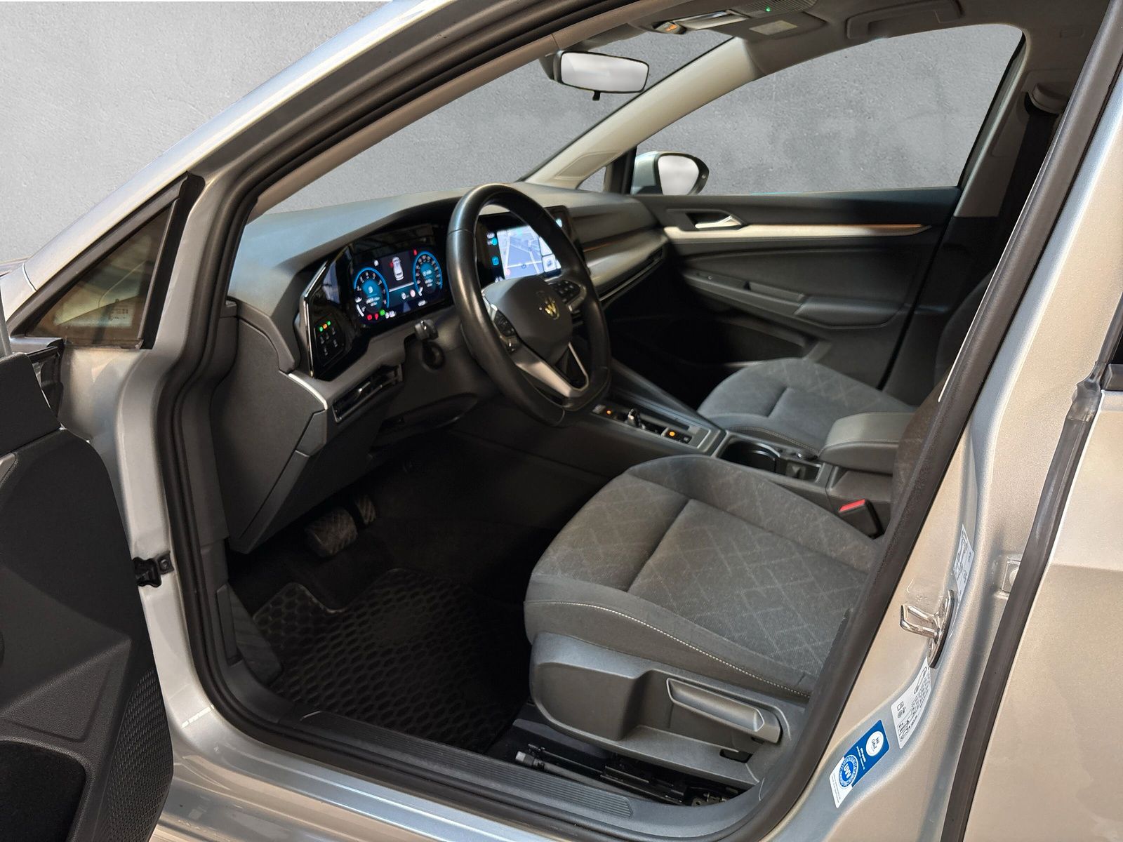 Fahrzeugabbildung Volkswagen Golf Variant 1.5 eTSI Life DSG AppConnect
