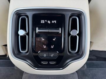2020 Aston Martin DBX 缩略图 14