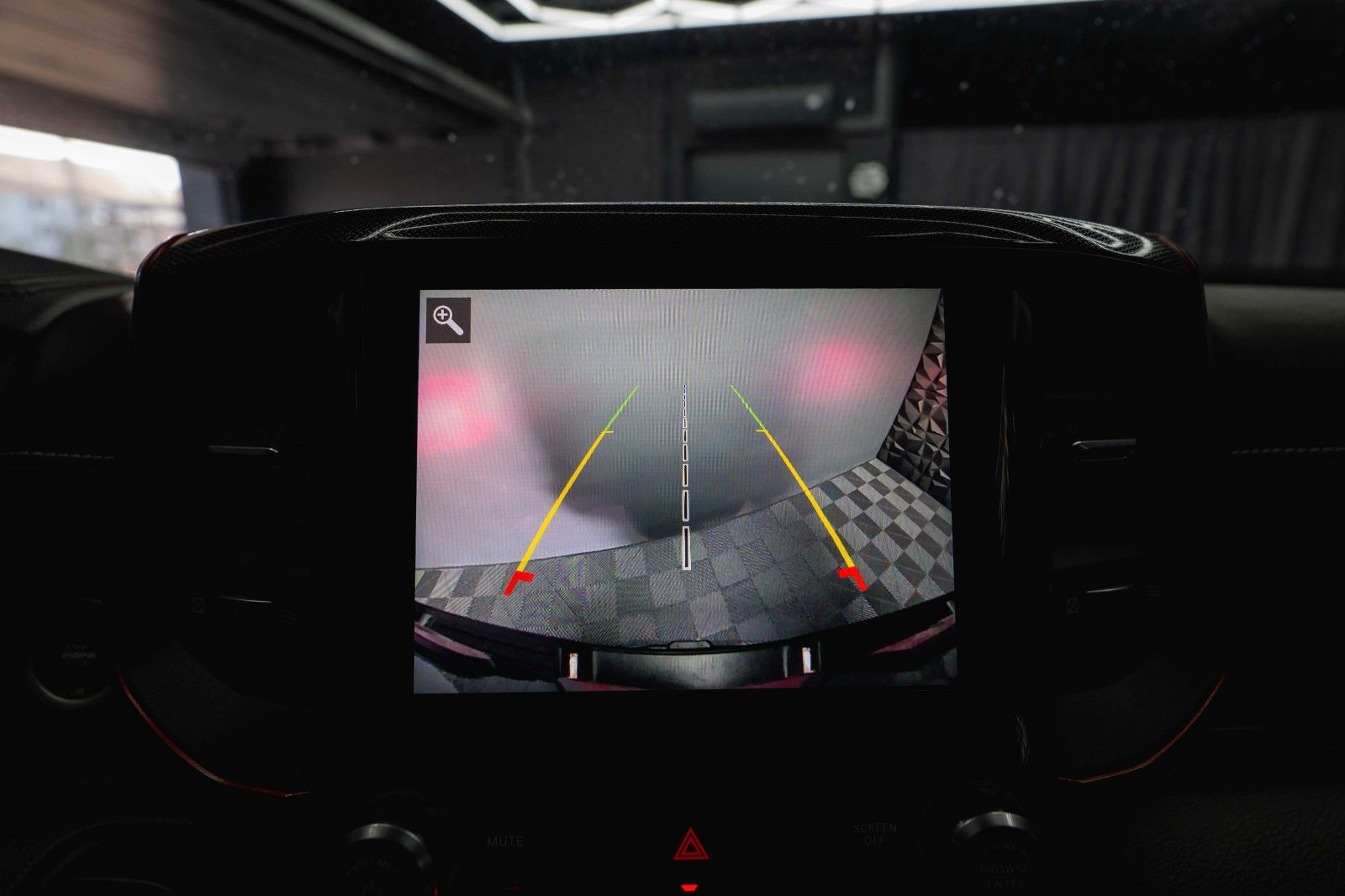 Fahrzeugabbildung Dodge RAM 5.7 V8 HEMI 4x4 REBEL AXLE LOCK Airmatic LED