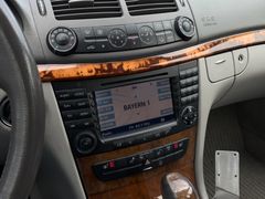 MERCEDES-BENZ E 350 Lim*NAVI*PDC*TEMP*SHZ*AUTOMATIK*2.HAND*AHK