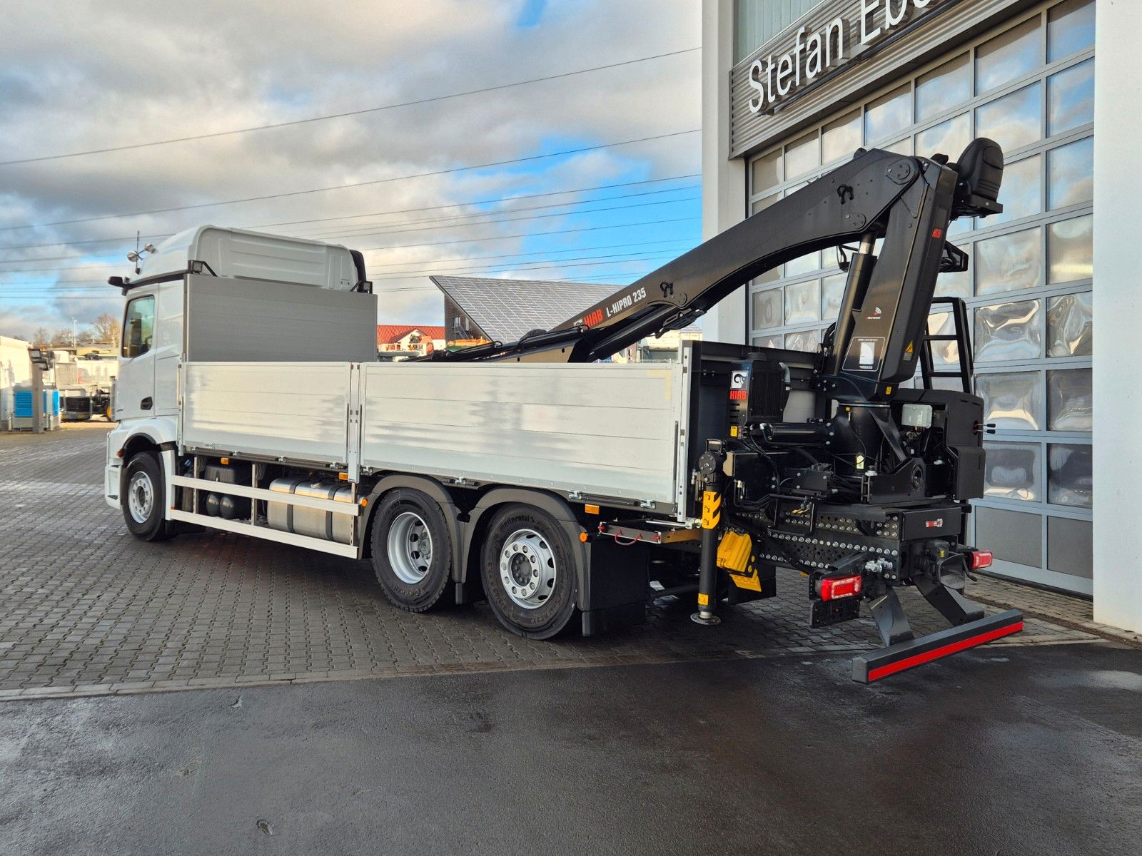 Fahrzeugabbildung Mercedes-Benz Actros 2545 L 6x2 Hiab L-HIPRO 235 DLS-3