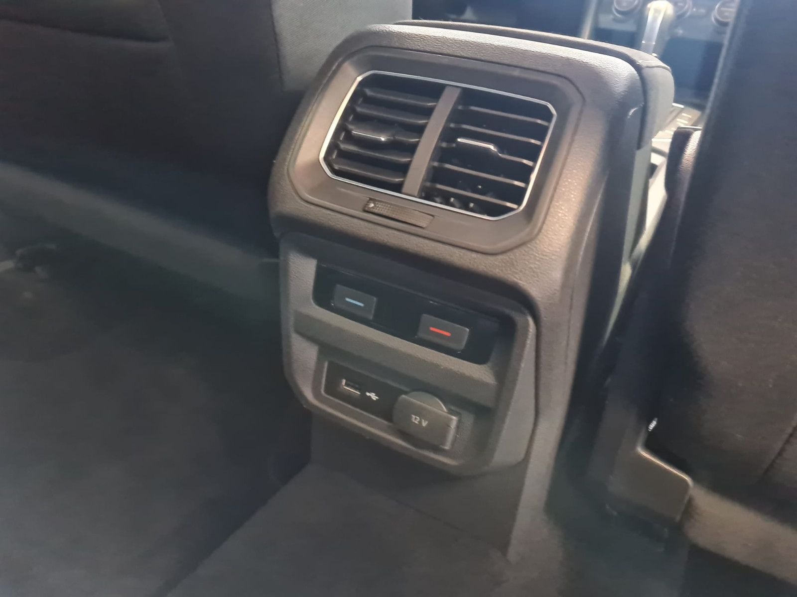 Fahrzeugabbildung Volkswagen Tiguan Allspace Comfortline 4Motion / LED /NAVI/