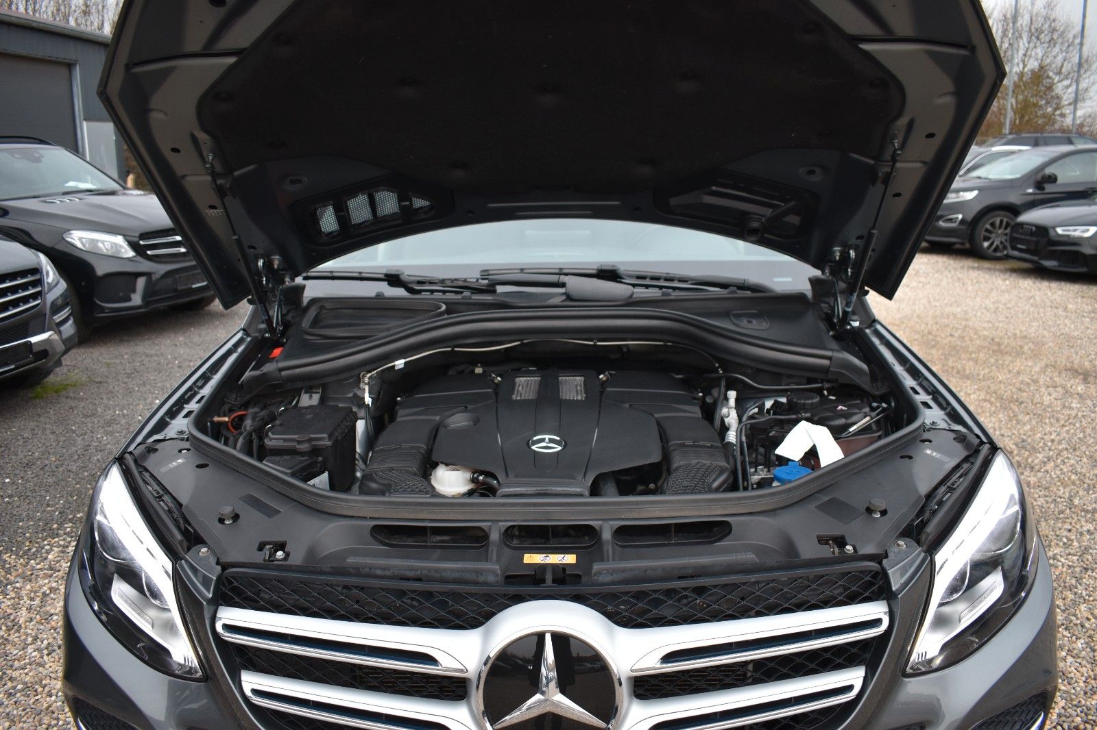 Fahrzeugabbildung Mercedes-Benz GLE 400 4Matic Distronic AHK 21* Keyless-go