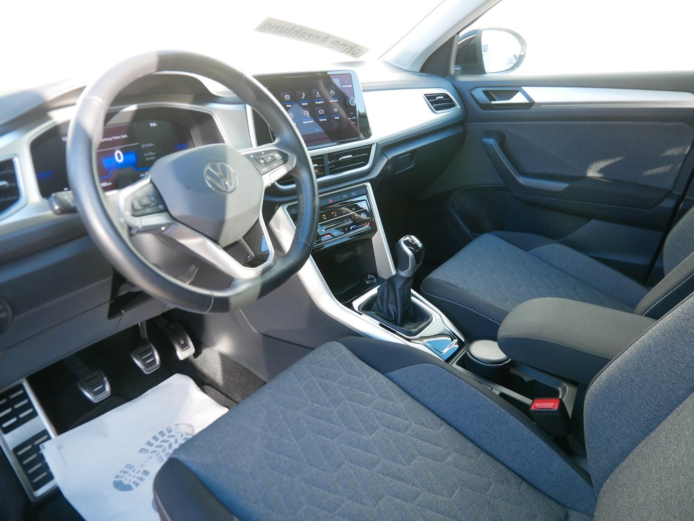 Fahrzeugabbildung Volkswagen T-Roc 1.0 TSI MOVE NEU38T AHK Standheiz ACC SHZ