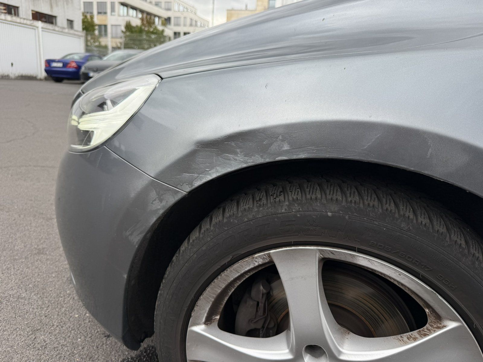 Fahrzeugabbildung Volvo V 40 T2 2.0 Momentum (EURO 6d-TEMP)