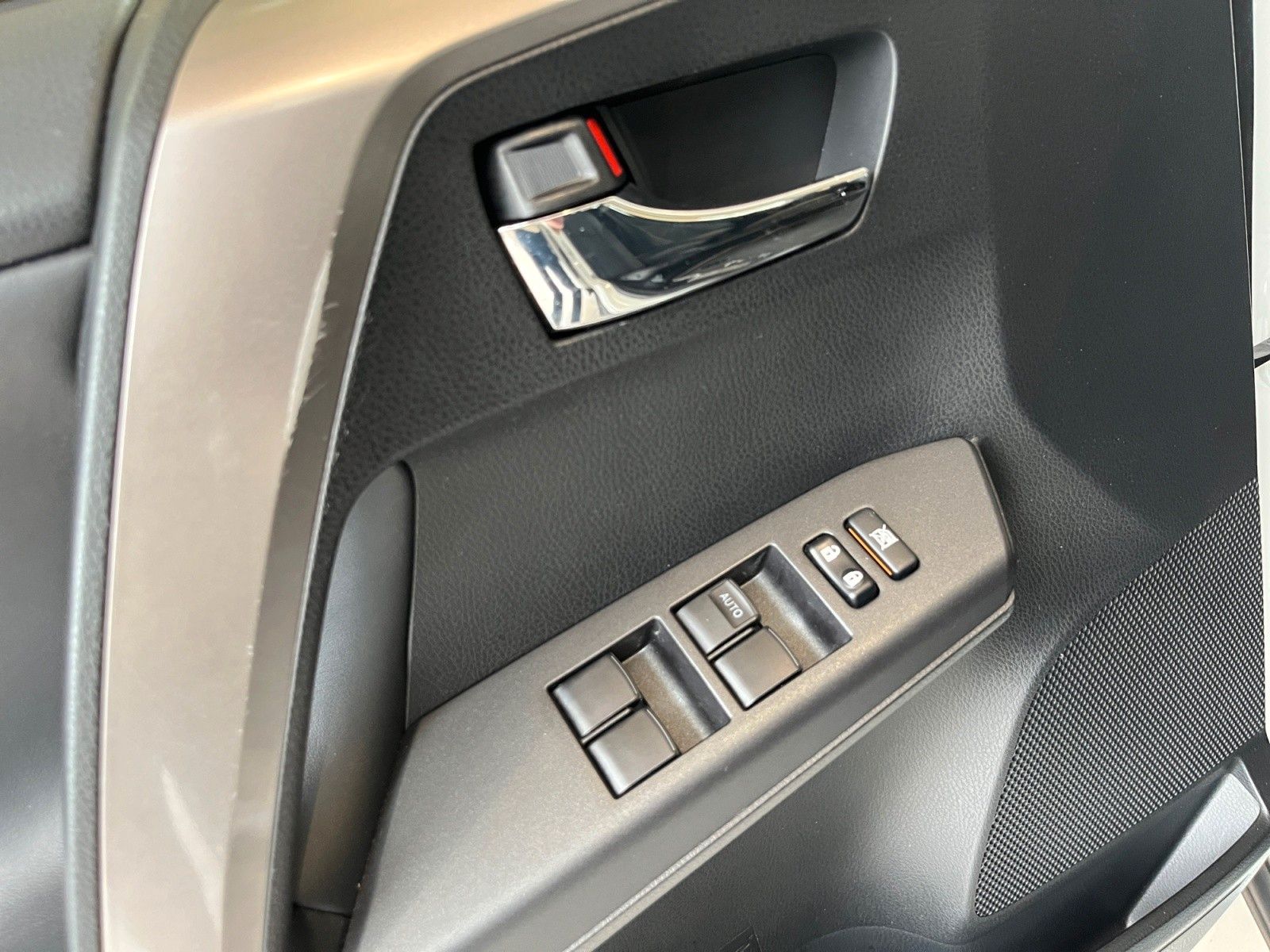 Fahrzeugabbildung Toyota RAV4 Hybrid Executive