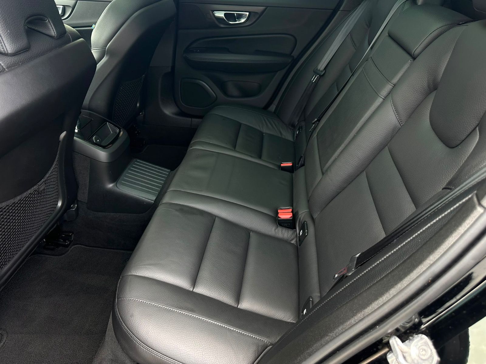 Volvo V60 Kombi R Design Expression Recharge Plug-In H foto 6