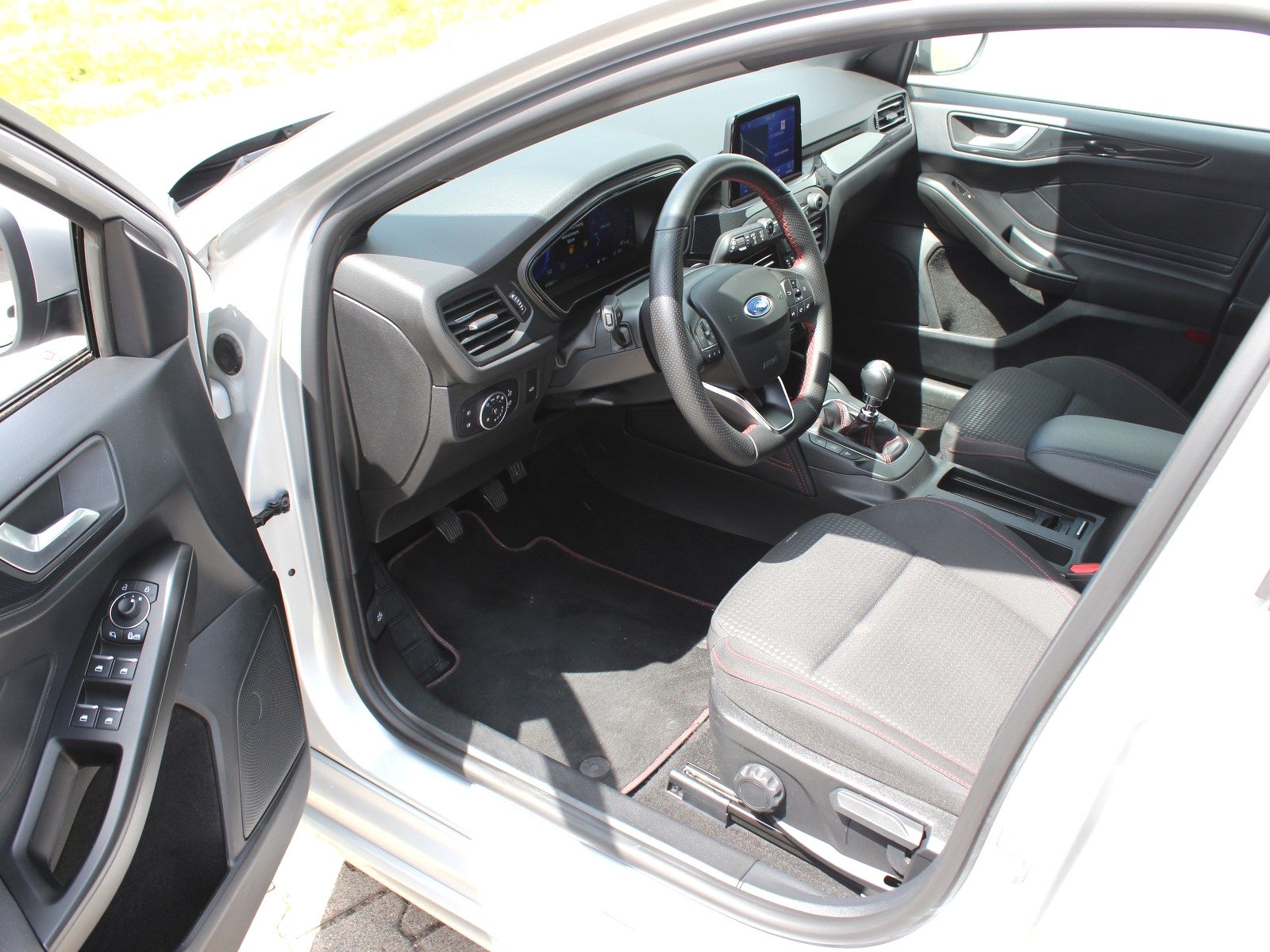 Fahrzeugabbildung Ford Focus ST-Line X 1,0 EcoBoost Mild Hybrid