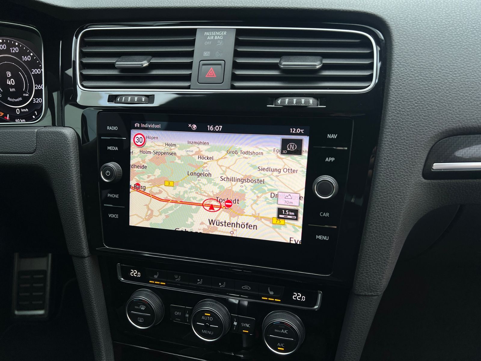 Fahrzeugabbildung Volkswagen Golf VII R 4MOTION 2.0 TSI OPF DSG *Sportauspuff