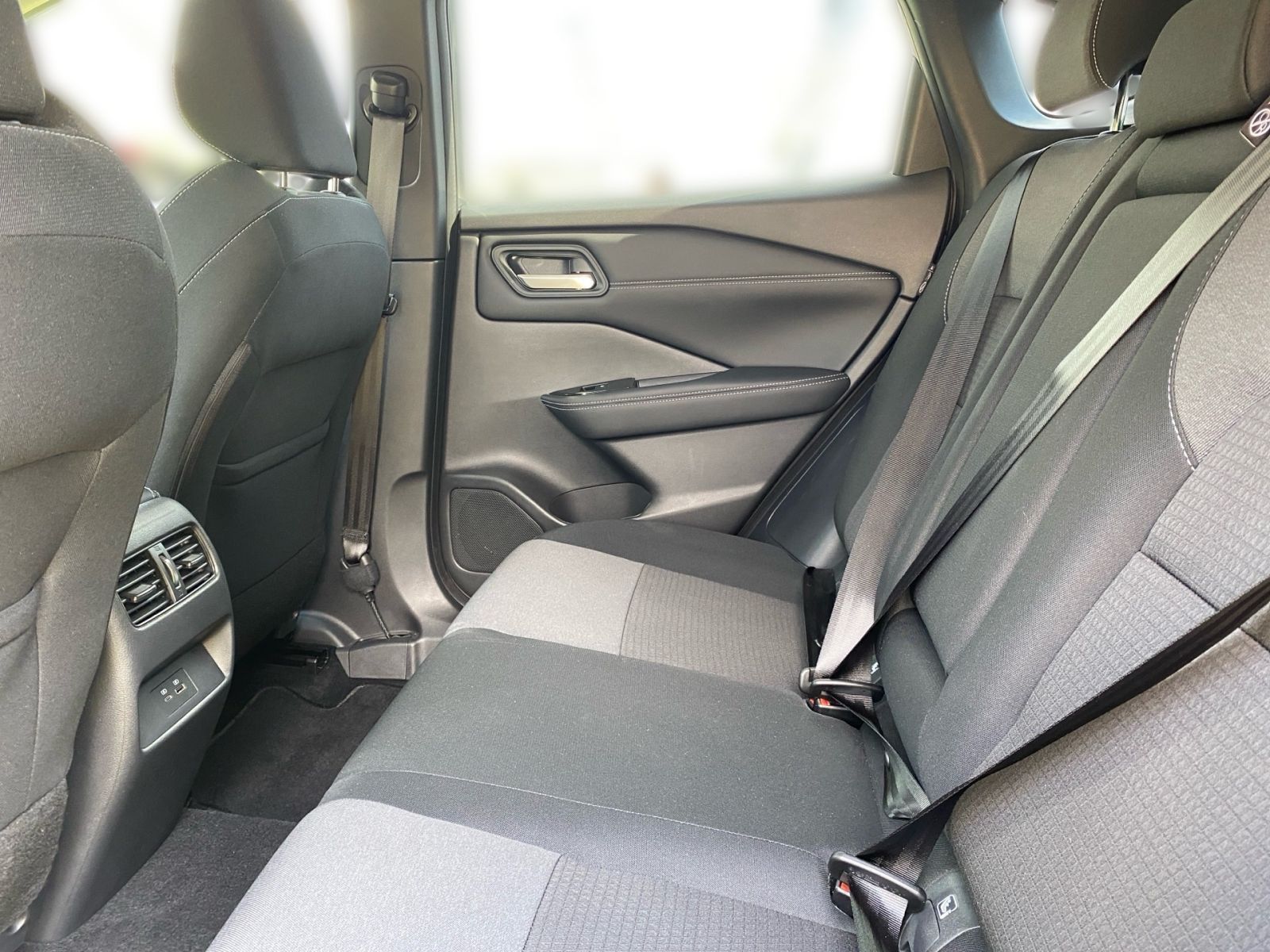 Fahrzeugabbildung Nissan Qashqai 1.3DIG-T Autom. N-Connecta*AHK*Pano*360'